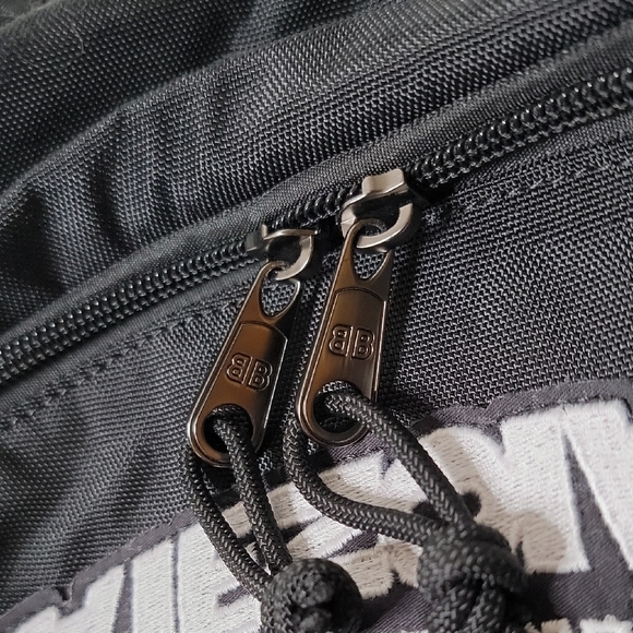 Balenciaga Black and White Logo Backpack - Picture 3 of 7